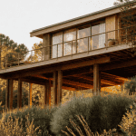 constructeur maison sur pilotis sur terrain en pente